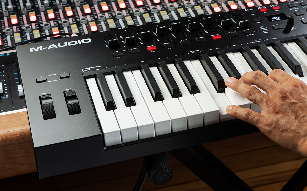 Controlador MIDI M-AUDIO OXYGEN PRO 61 | 61Teclas Semipesadas - Imagen 2